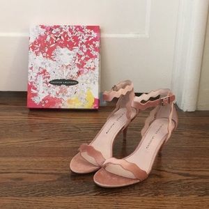 Price ⬇️NIB Chinese Laundry Scalloped Sandal Sz 10